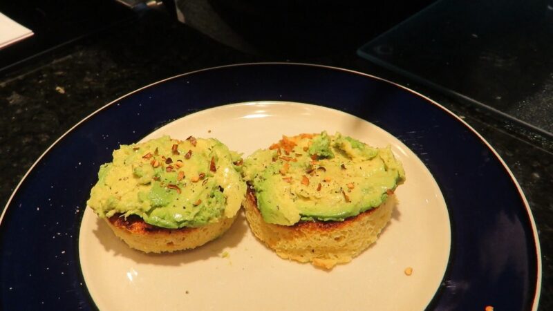 Keto avokado tost