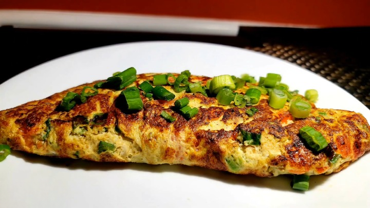 Omlet sa avokadom i sirom